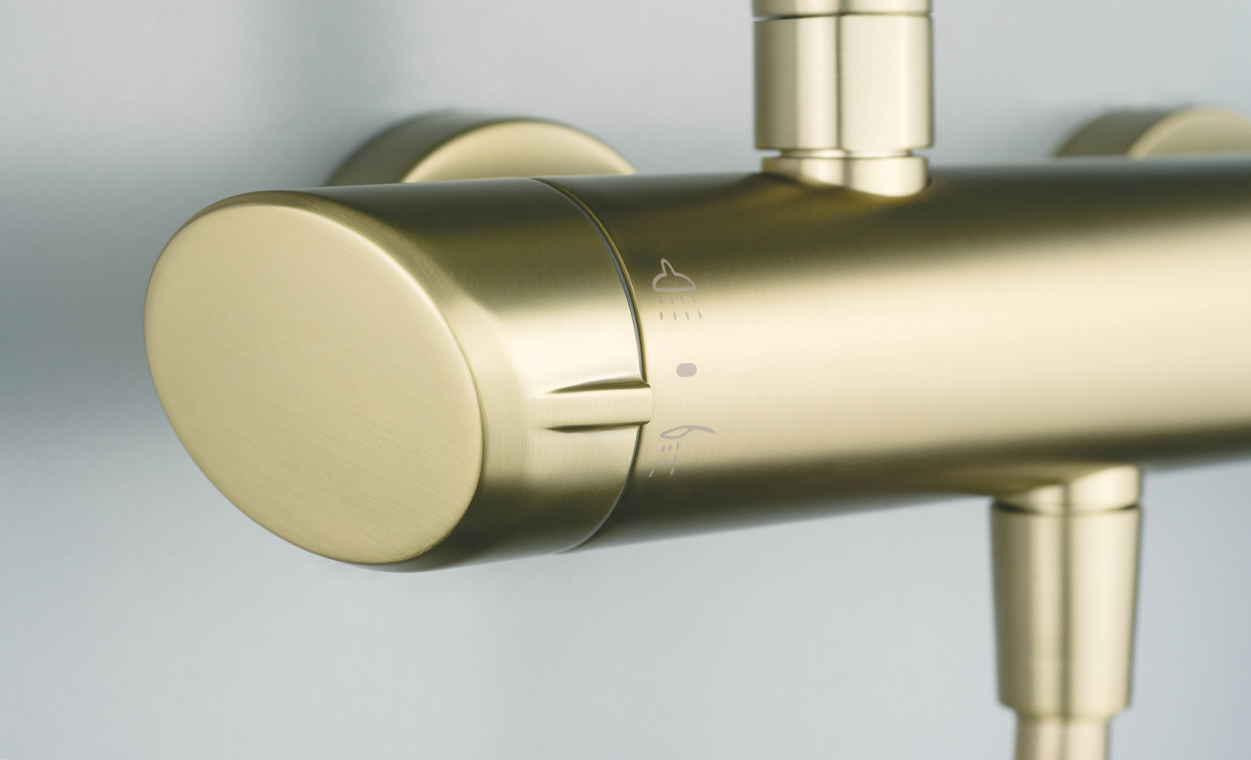 Colonne de douche Deante Arnika 250 avec mitigeur de douche en PVD or brossé et douchette à main 3 jets - vue 7