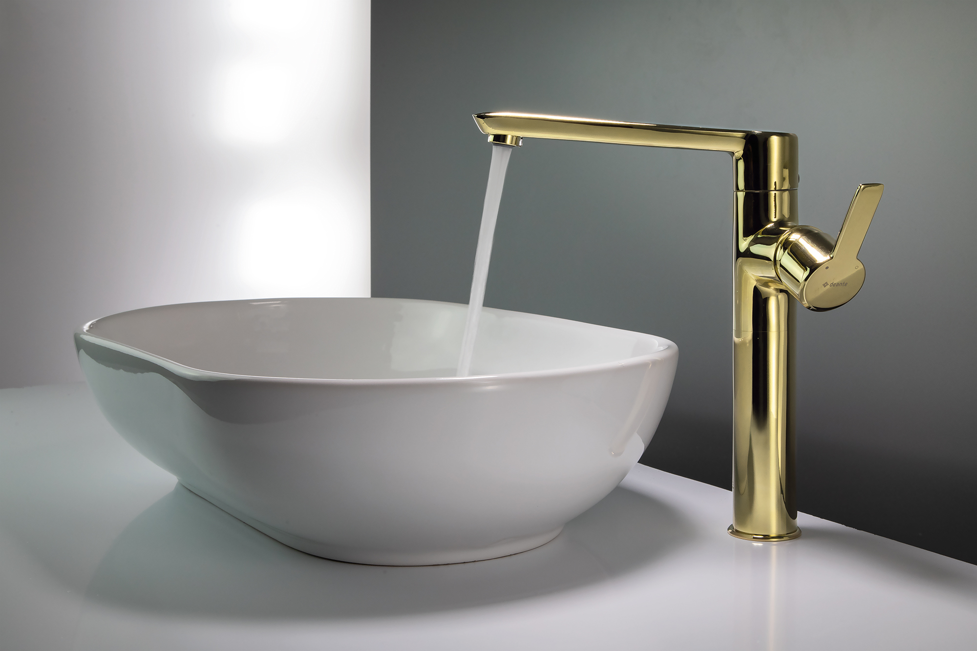 Mitigeur de lavabo rehaussé Deante Arnika 260 sans bonde en PVD doré poli - vue 2