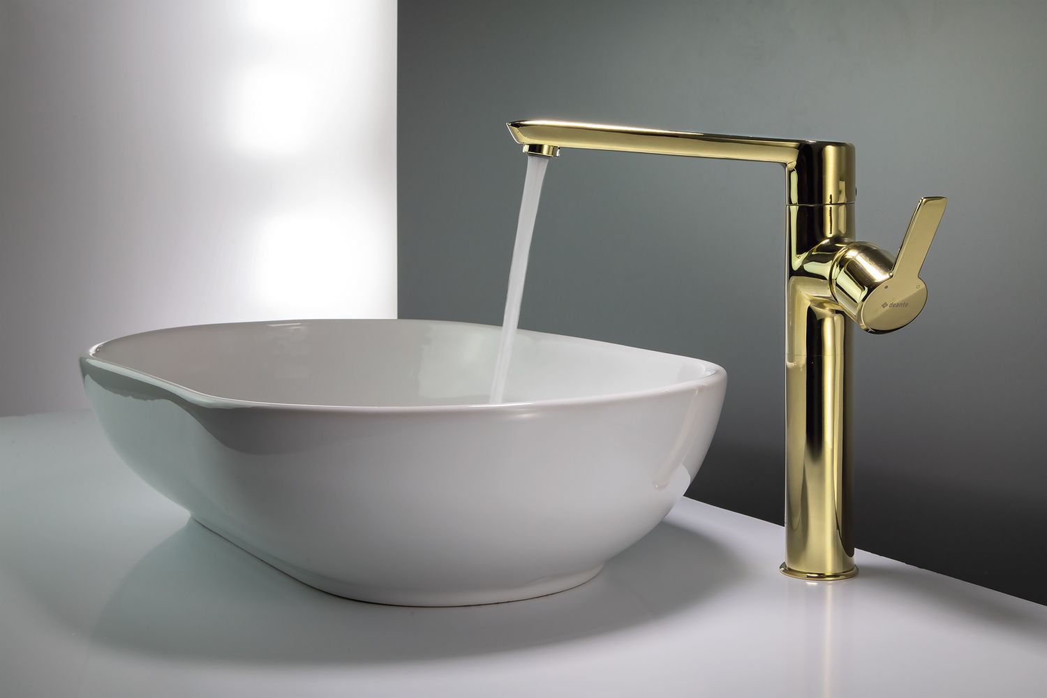 Mitigeur de lavabo rehaussé Deante Arnika 260 sans bonde en PVD doré poli — vue 2