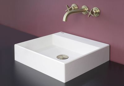 Robinet mural en laiton PVD brossé Deante Temisto 193 mm pour installation d'évier encastré à 3 trous.