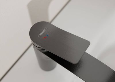 Mitigeur de lavabo Hansgrohe Vivenis CoolStart 110 avec tirette et vidage en noir chromé brossé