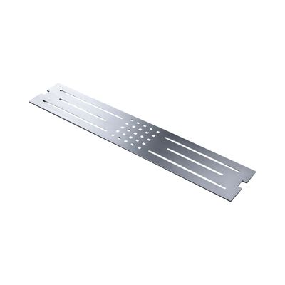 Grille de bonde de douche Bluestone Galaxit, en acier inoxydable, rectangulaire, finition chromée, design à fentes avec trous.
