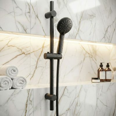Barre de douche noire mate avec douchette à main et 3 jets, dotée d'un flexible de 1,5 m.