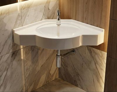 Plan-vasque Orion lavabo d'angle blanc de 45 cm avec robinet argenté et fond mural en marbre installé.