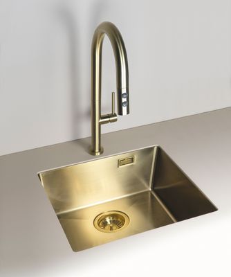 Robinet de cuisine Deante Olfato avec pommeau de douche extractible en finition PVD brossé ou acier inoxydable.