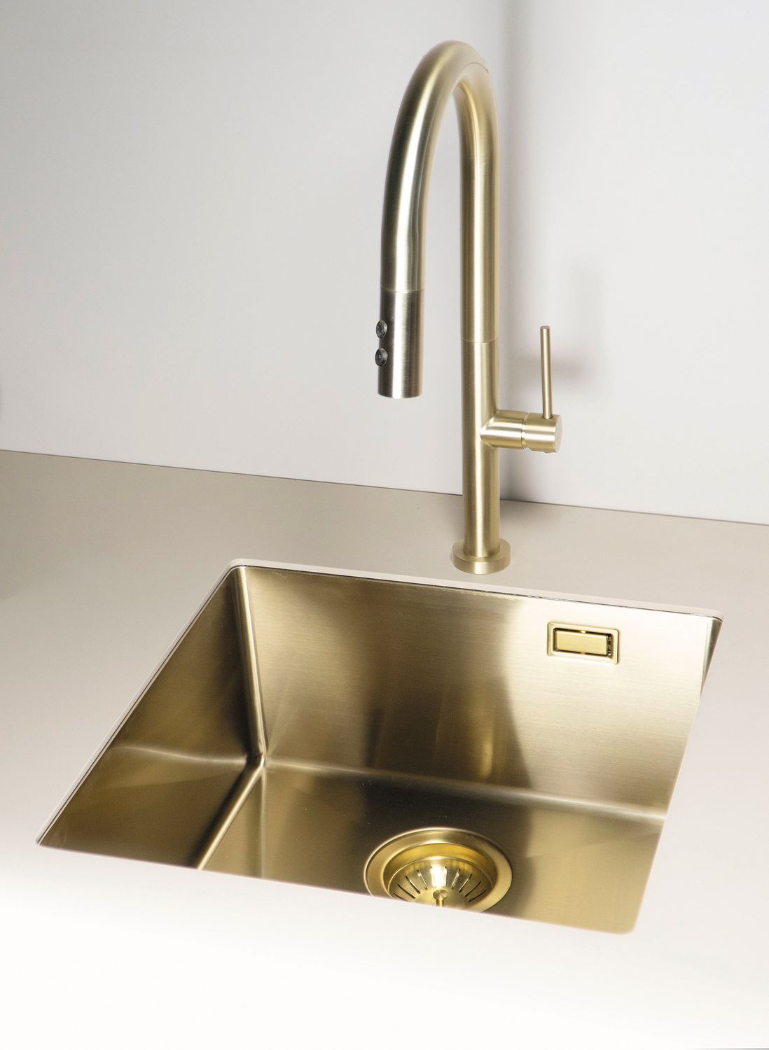 Deante Olfato Kitchen Mixer with Pull-Out Spray in Brushed Bronze PVD