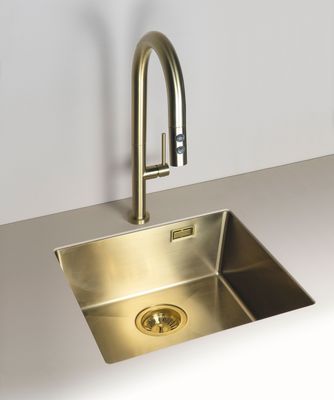 Robinet de cuisine Deante Olfato avec pommeau de douche extractible en finition PVD brossé ou acier inoxydable.