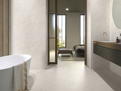 Carrelage en céramique rectifiée Cifre Ceramica Kliff sable mat 60 x 120 cm pour salle de bain moderne.