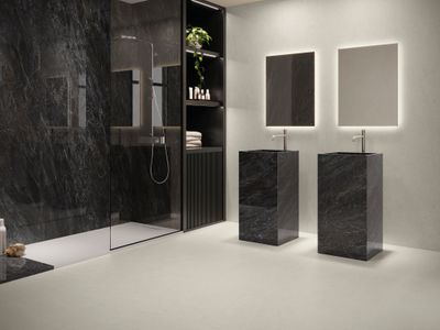 Vasque sur pied Cifre Ceramica Acron couleur ivoire mat doux, avec un design de salle de bain élégant et du marbre foncé.
