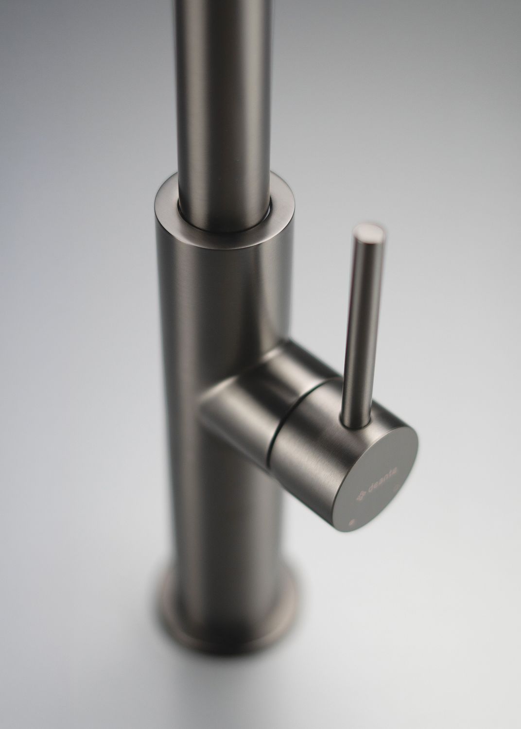 Mitigeur de cuisine Deante Evora 200 mm en titane — vue 3