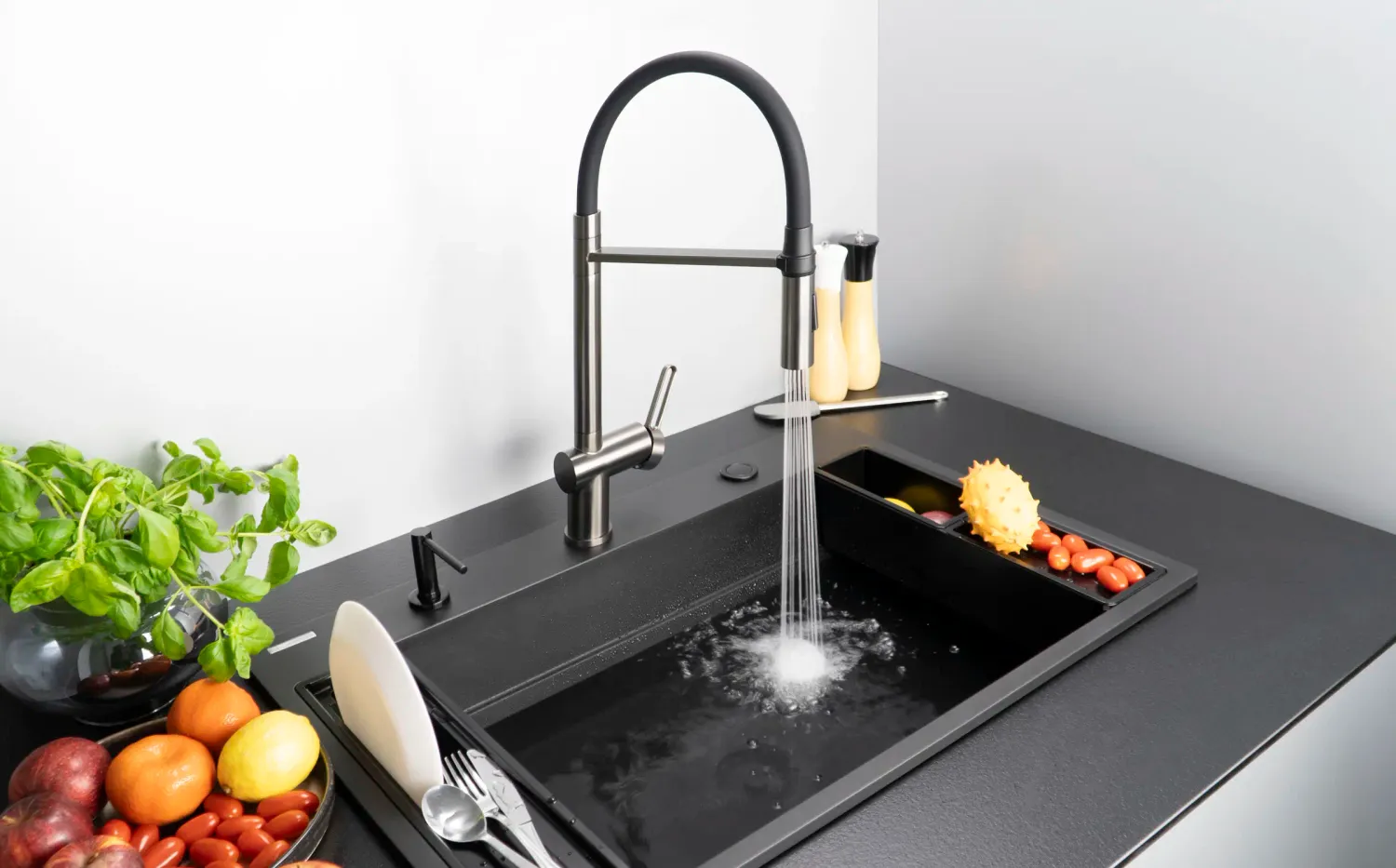 Mitigeur de cuisine Deante Magnetic avec douchette extractible en titane / noir mat 2 jets — vue 5