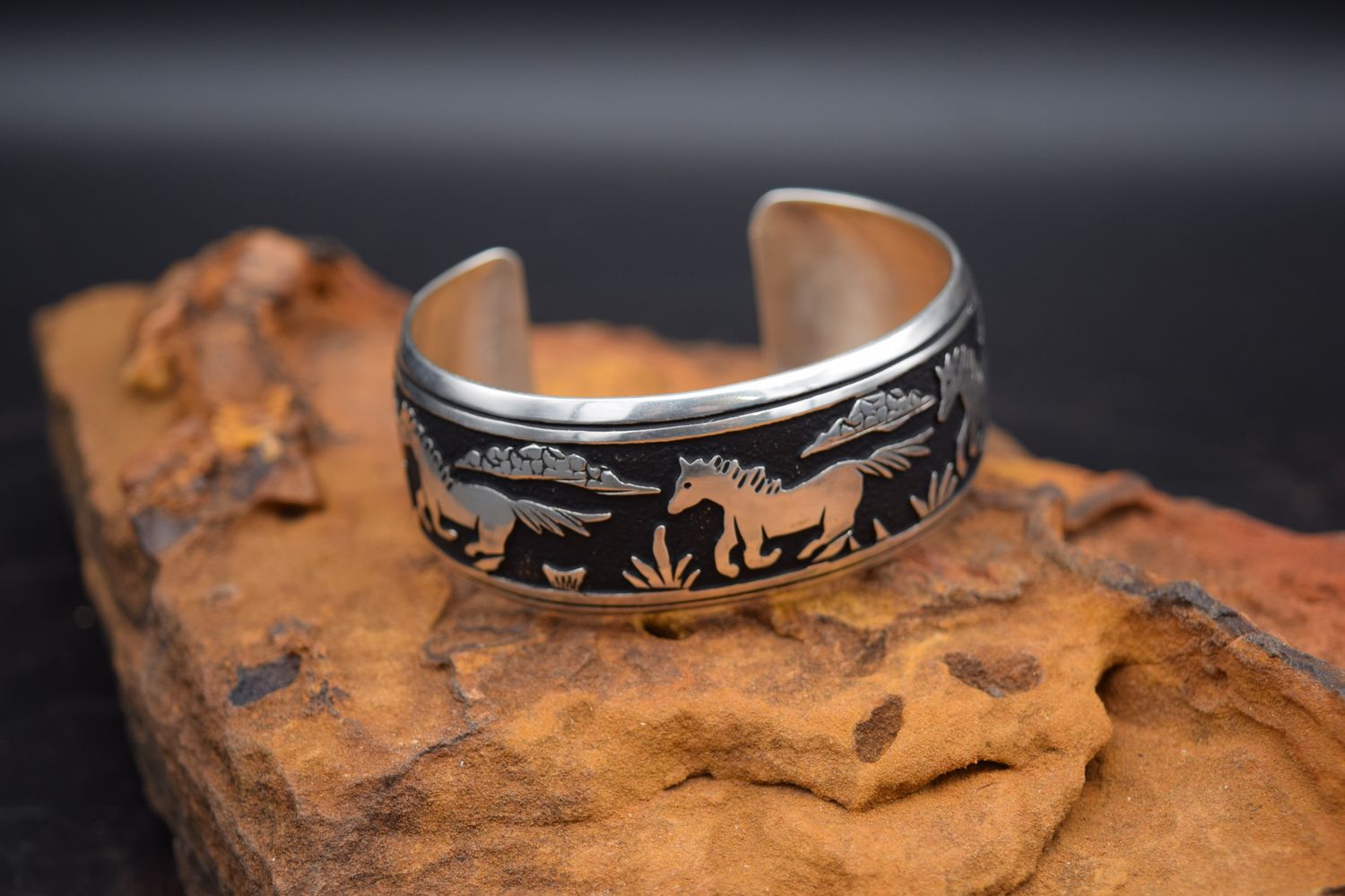 TR Singer Storyteller Cuff (Multiple Patterns), Color: A | Horse
