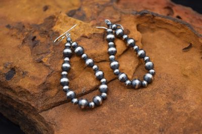 NAVAJO PEARL HOOPS