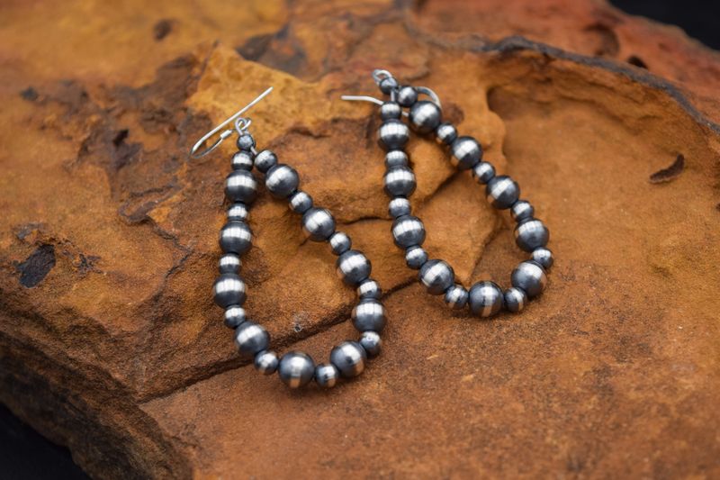 NAVAJO PEARL HOOPS
