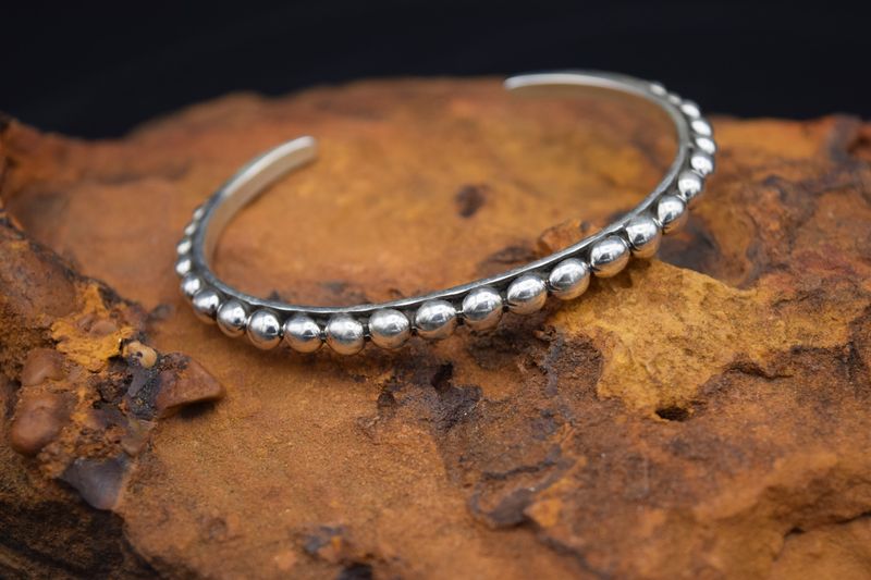 B CHAVEZ SILVER CUFF (Size: 6.5)