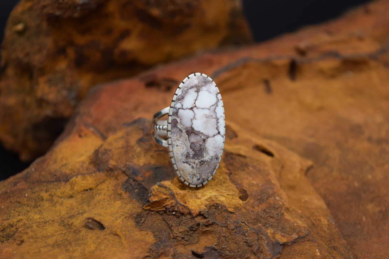 WHITE HORSE RING (Size: 9)