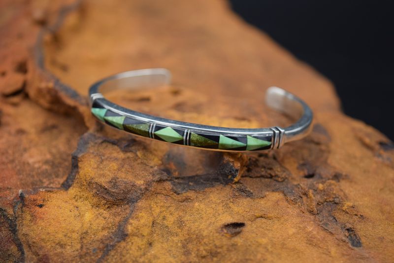 BLACK/GREEN INLAY CUFF (Size: 6.25&quot;)