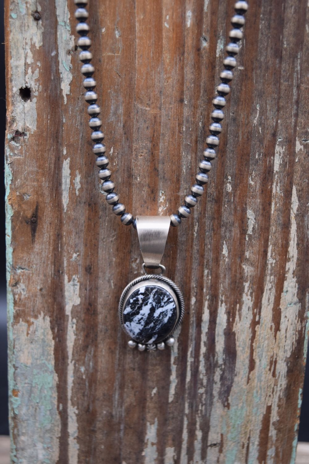 WHITE BUFFALO NAVAJO PEARL NECKLACE 18&quot;