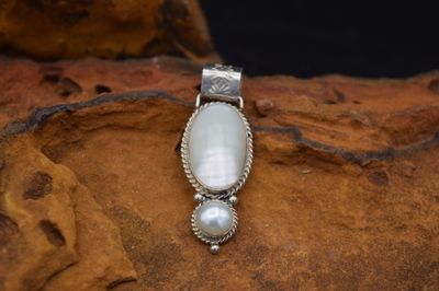 MOTHER OF PEARL TWO STONE, WILLIE PENDANT