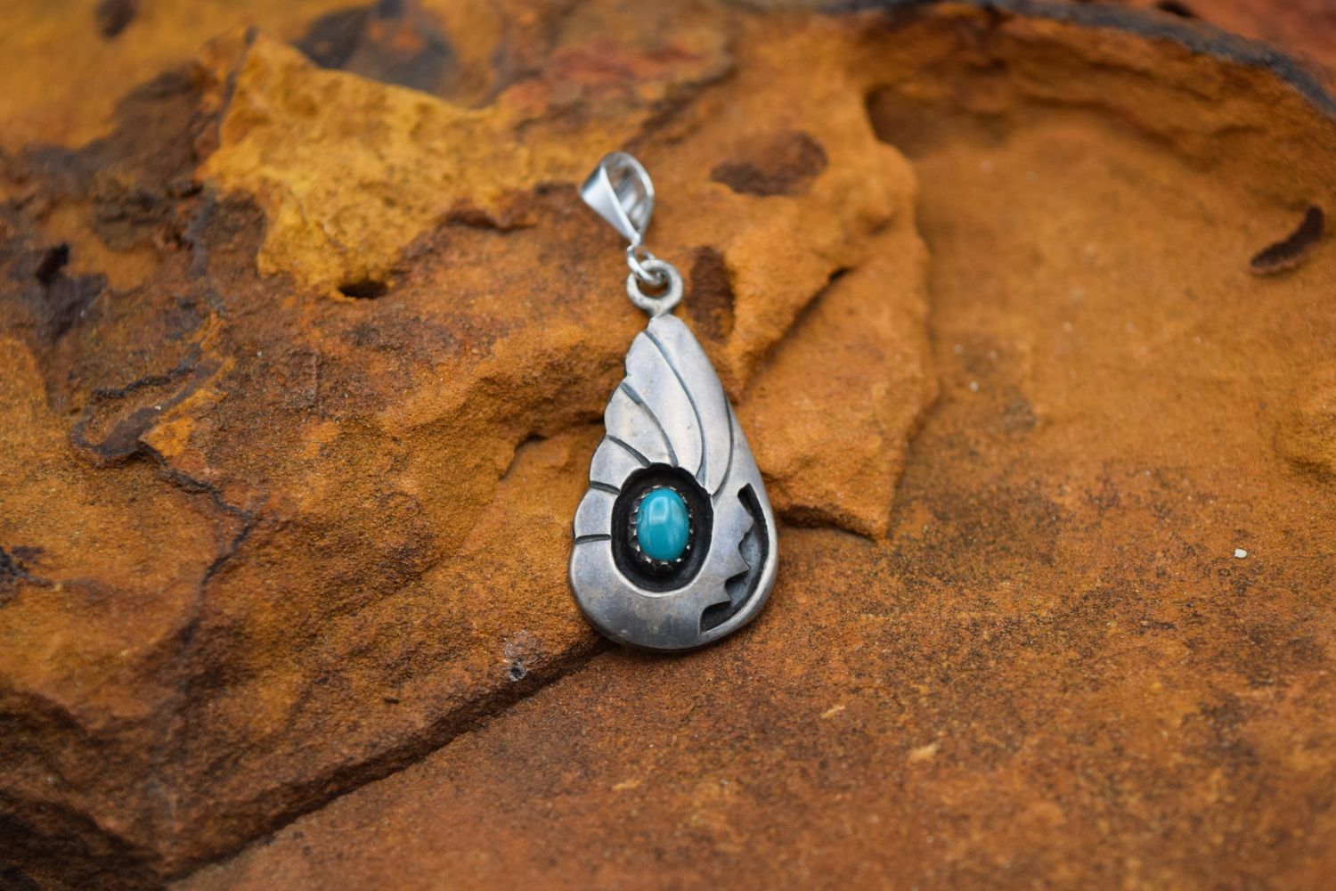 VINTAGE TURQUOISE PENDANT