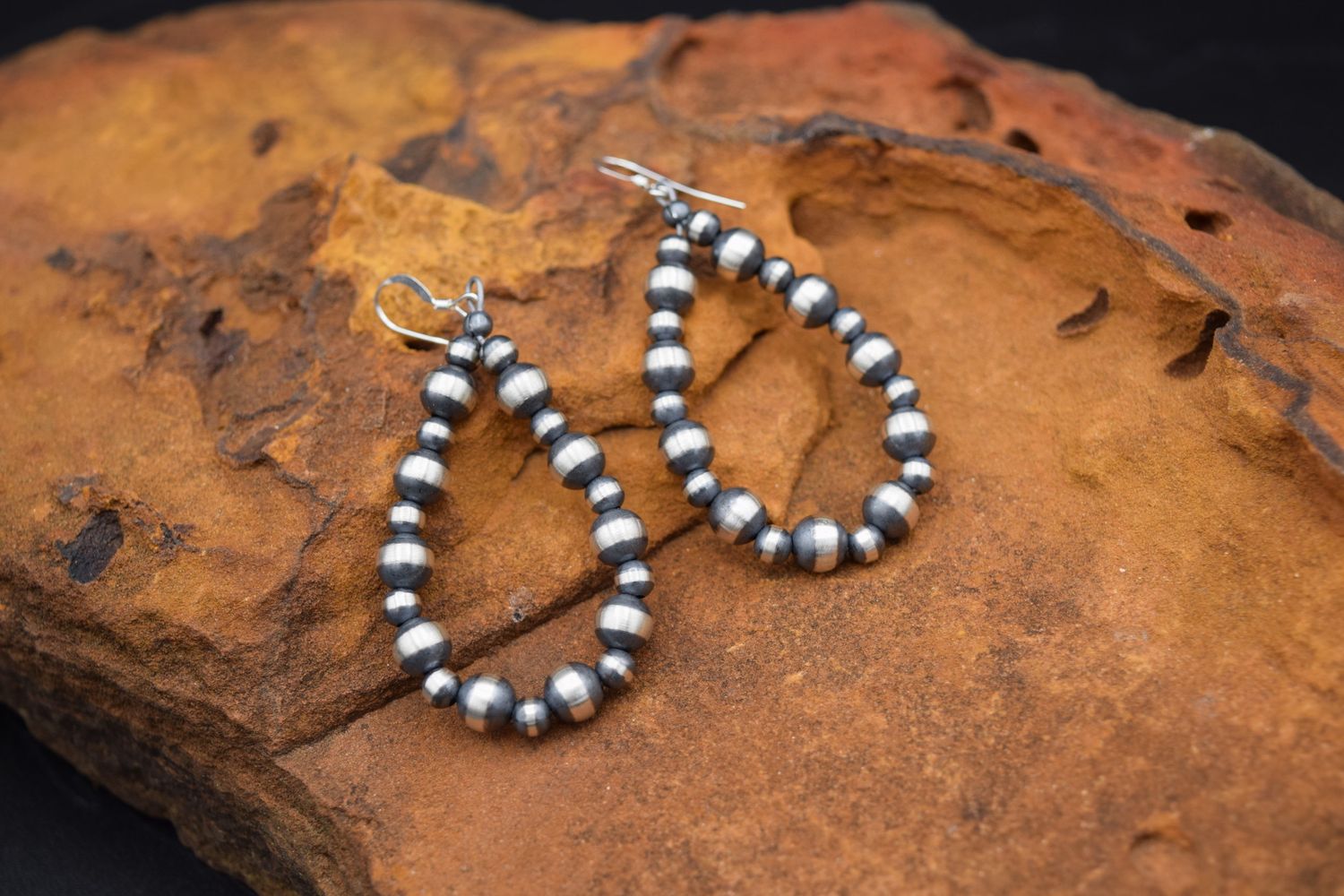 NAVAJO PEARL HOOPS