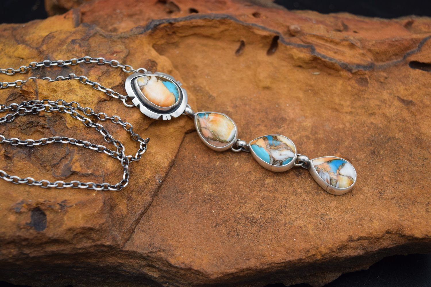 LARIAT NECKLACE, MULTI COLORED