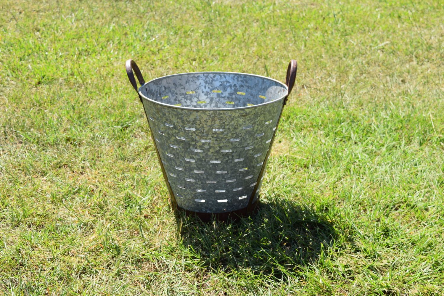 METAL OLIVE BASKET
