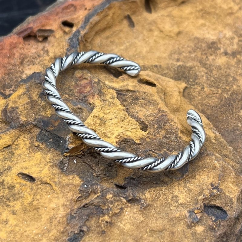 BRAIDED TWIST CUFF