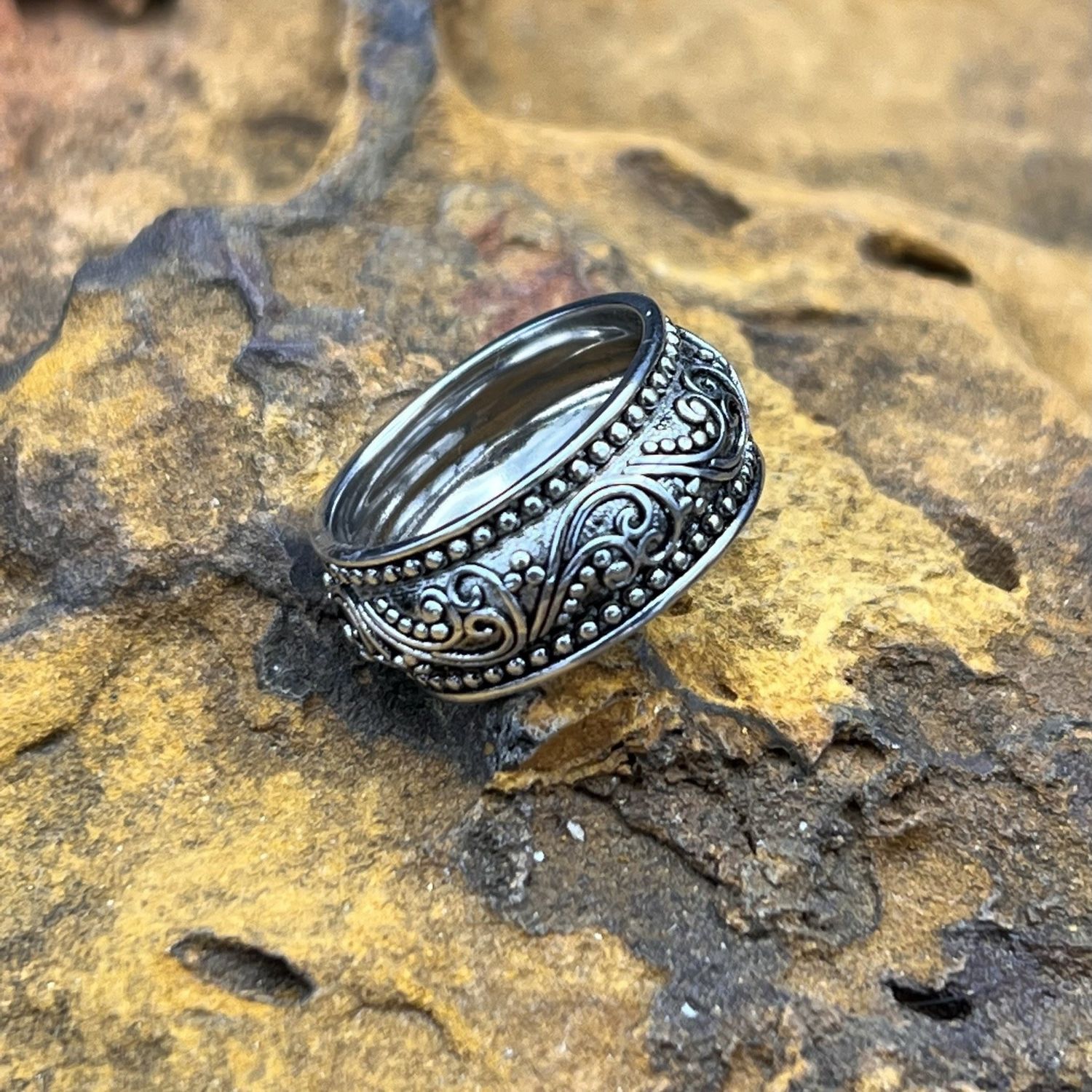 STERLING SILVER BAND RING  [Size: 6]