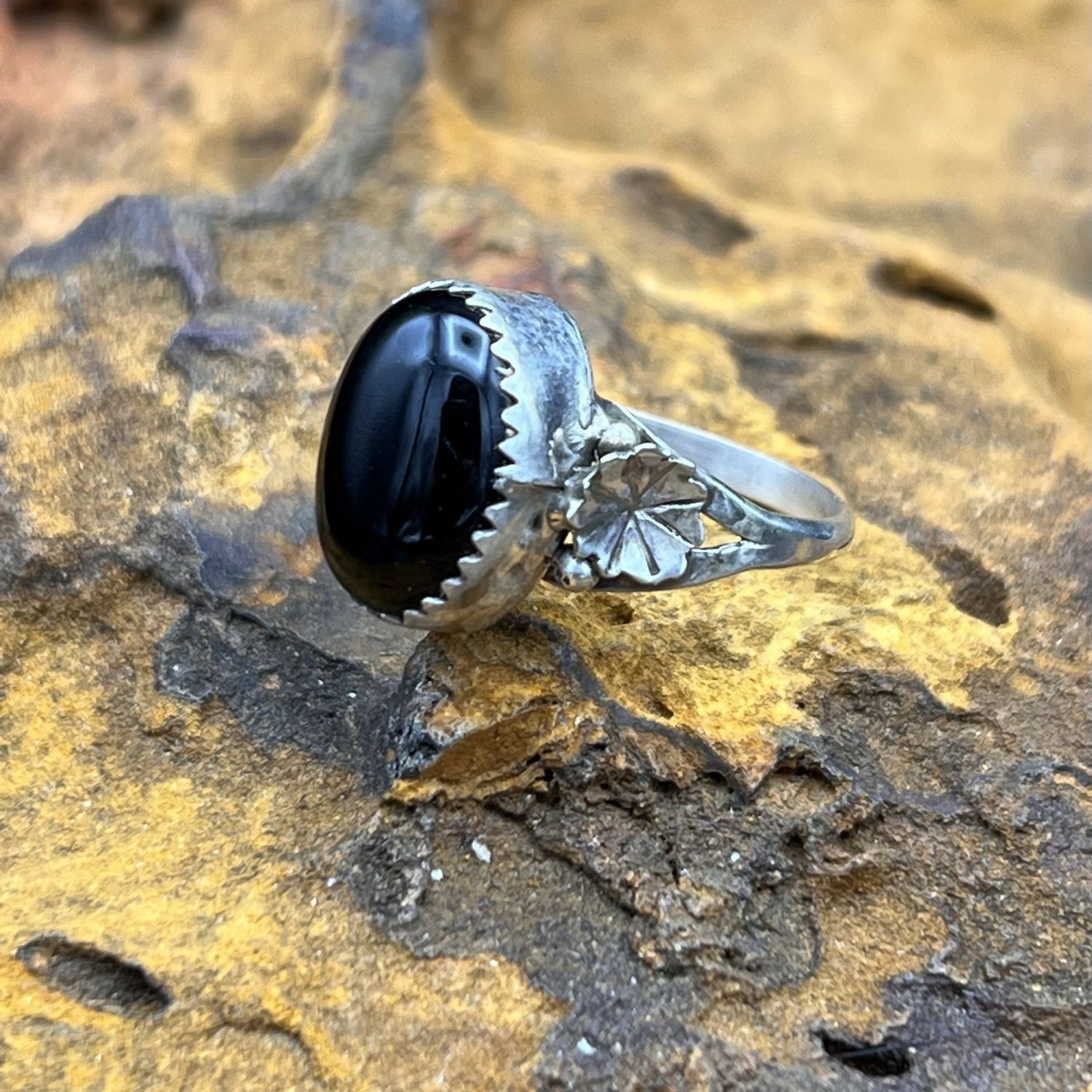 ONYX RING [Size: 6.5]