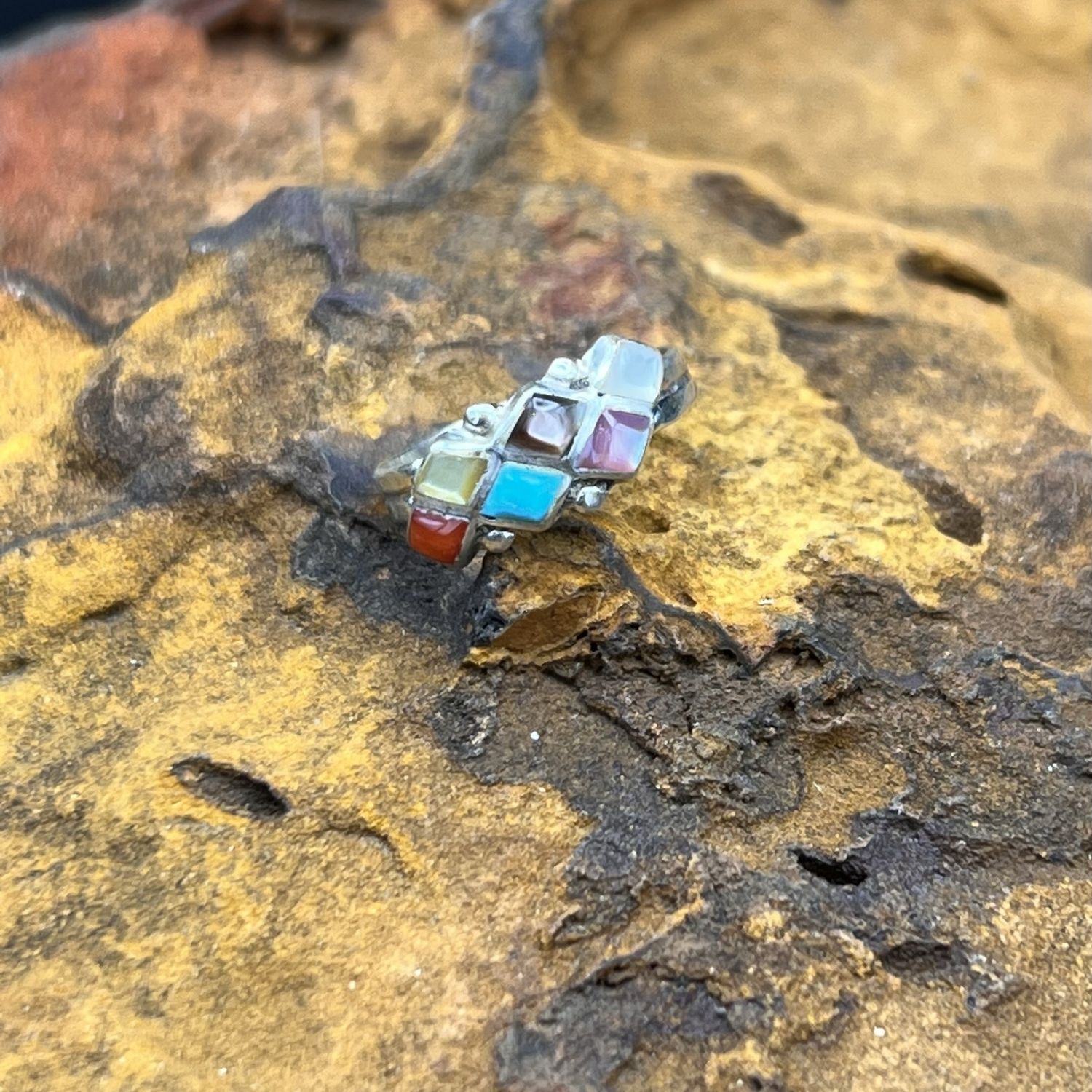 MULTI COLORED STONE RING [Size: 6]