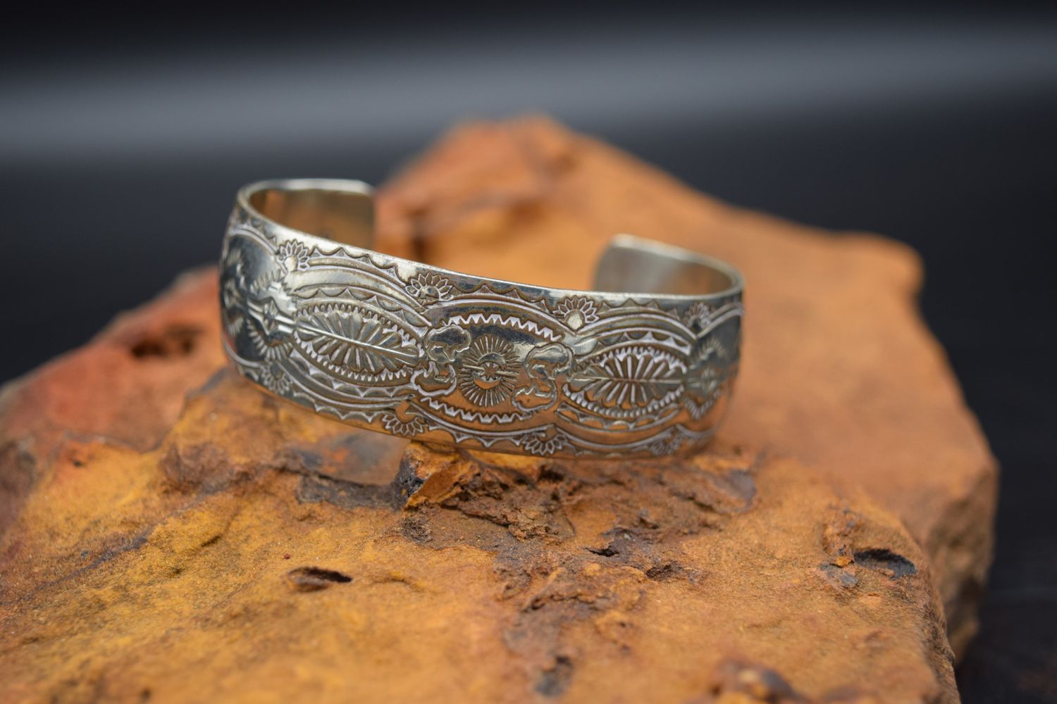 STORYTELLER CUFF (Size: 7)