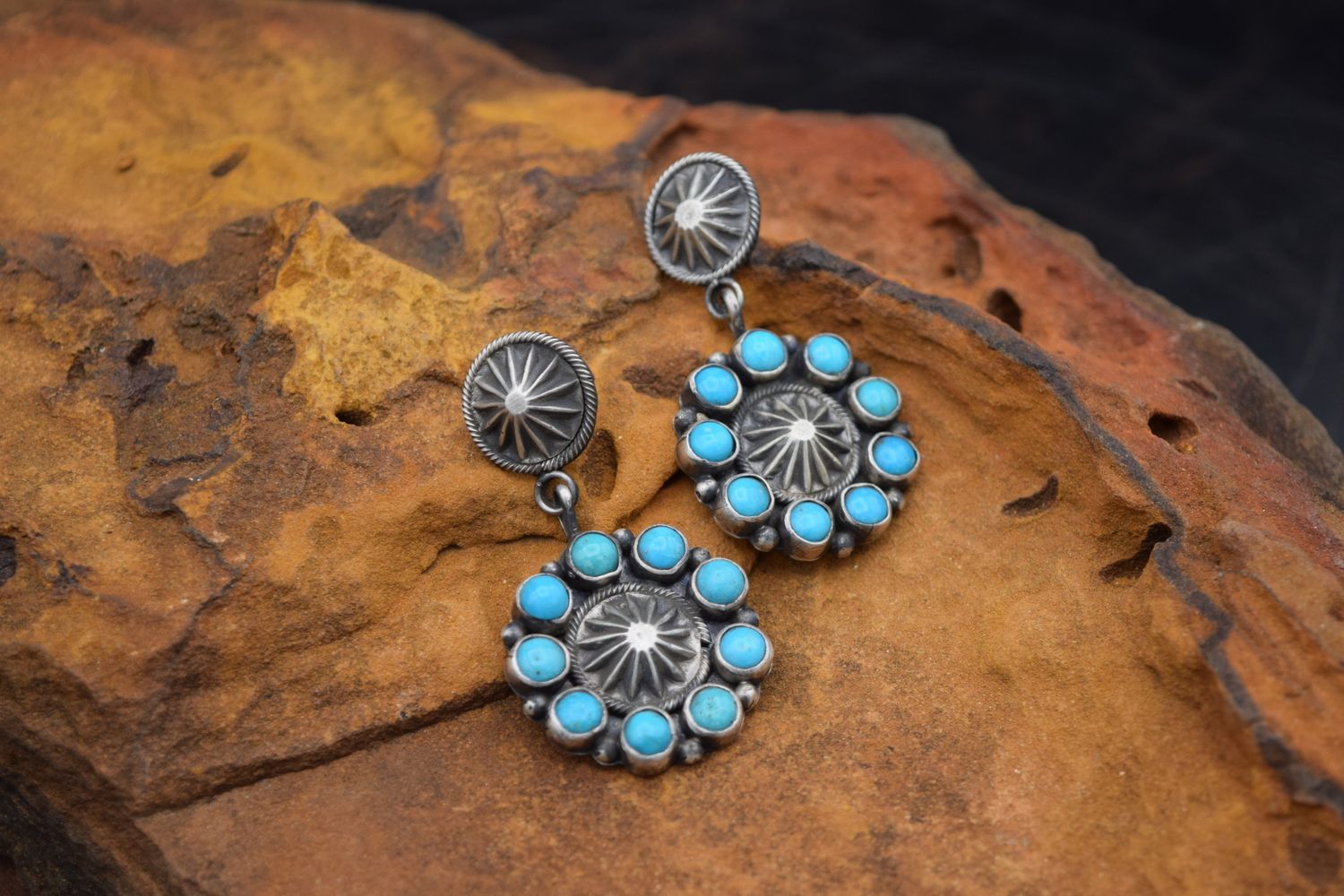 HOGAN RUNNING BEAR TURQUOISE CLUSTER EARRINGS