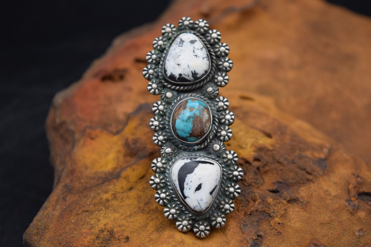 ROBERT YELLOWHORSE WHITE BUFFALO RING [Size: ADJUSTABLE]