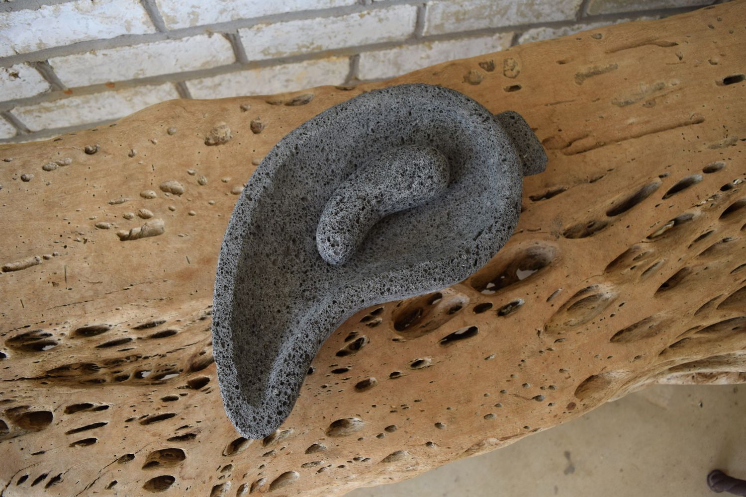 LARGE MOLCAJETE PEPPER