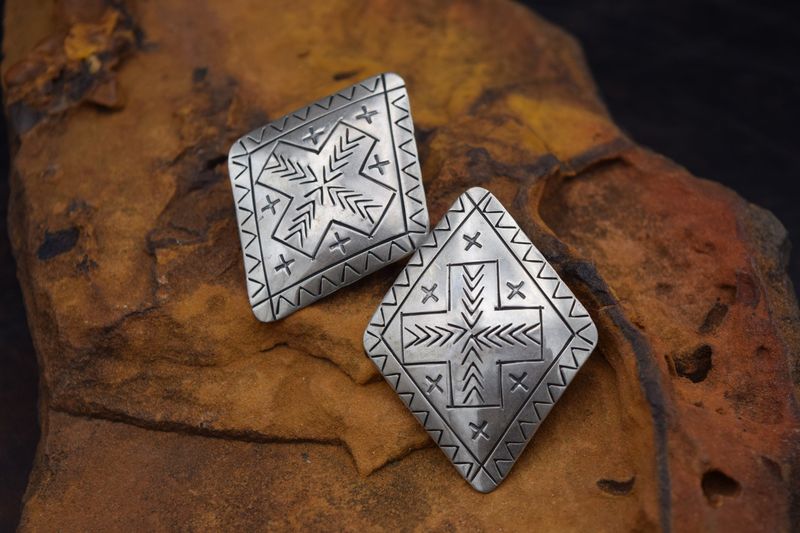 AJ REZ - SS CROSS EARRINGS