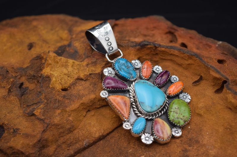 JM MULTI STONE PENDANT