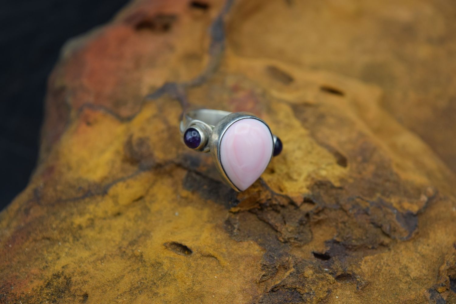 QUEEN CONCH &amp; ONYX RING [Size:6]