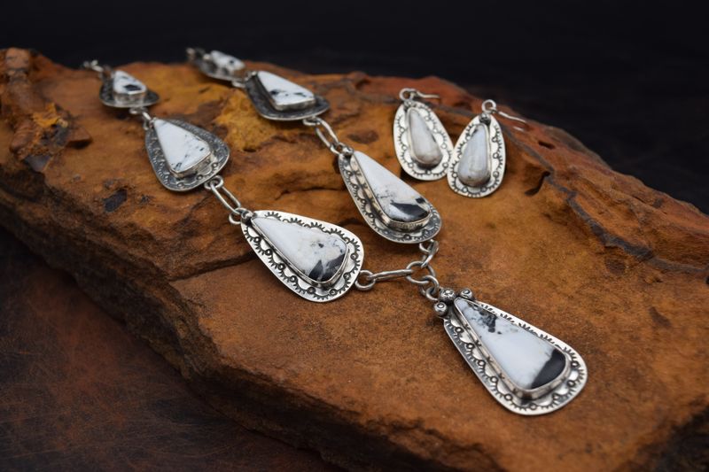 DAWIDI SILVER WHITE BUFFALO NECKLACE &amp; EARRINGS - SET