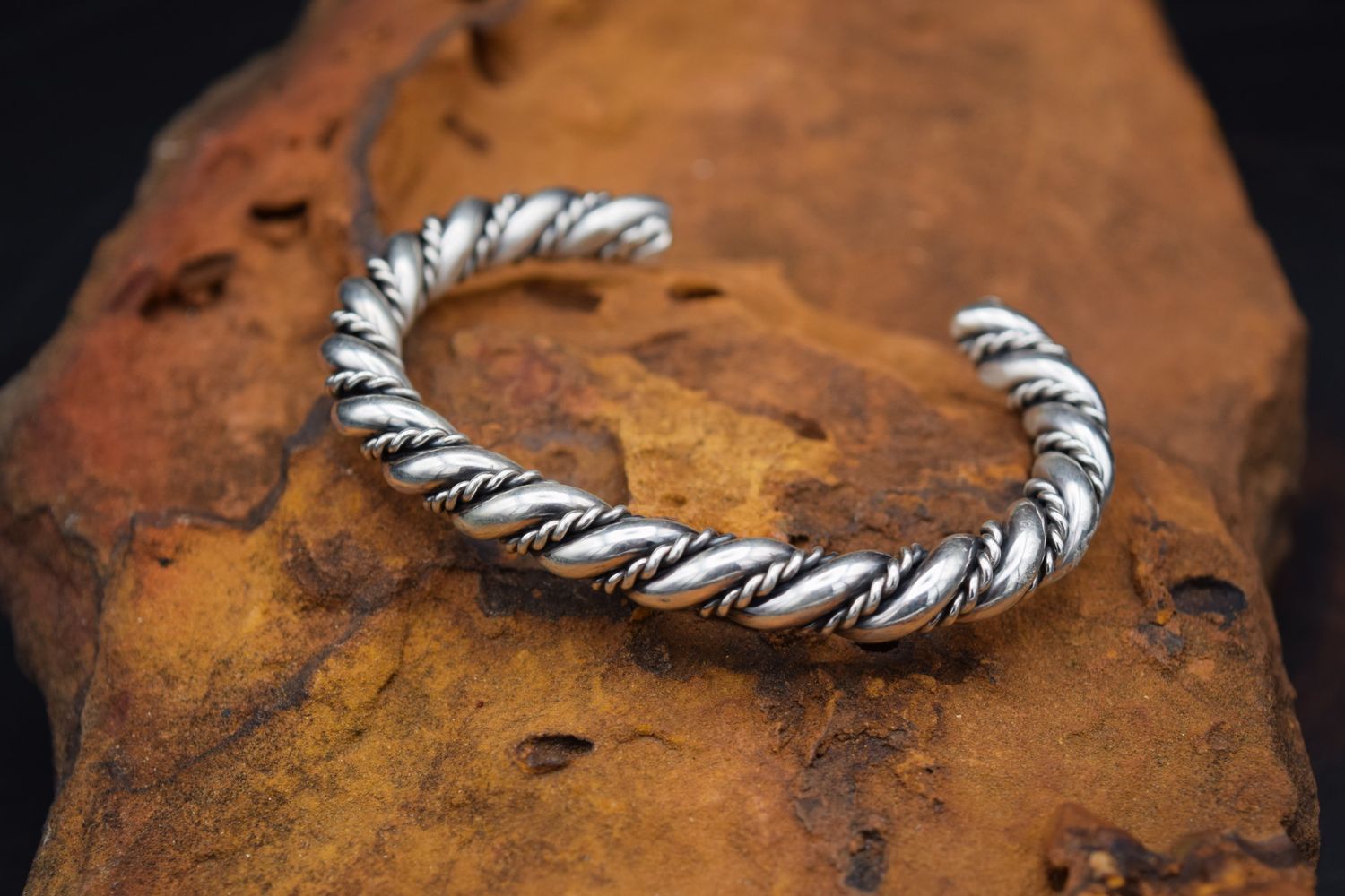 BRAIDED TWIST SILVER CUFF (7&quot;)