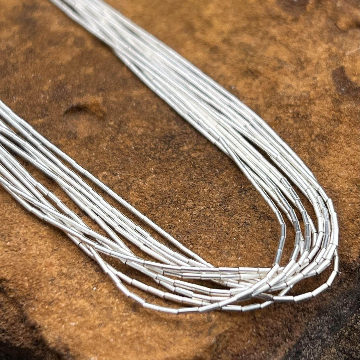 LIQUID SILVER NECKLACE [16&quot;]