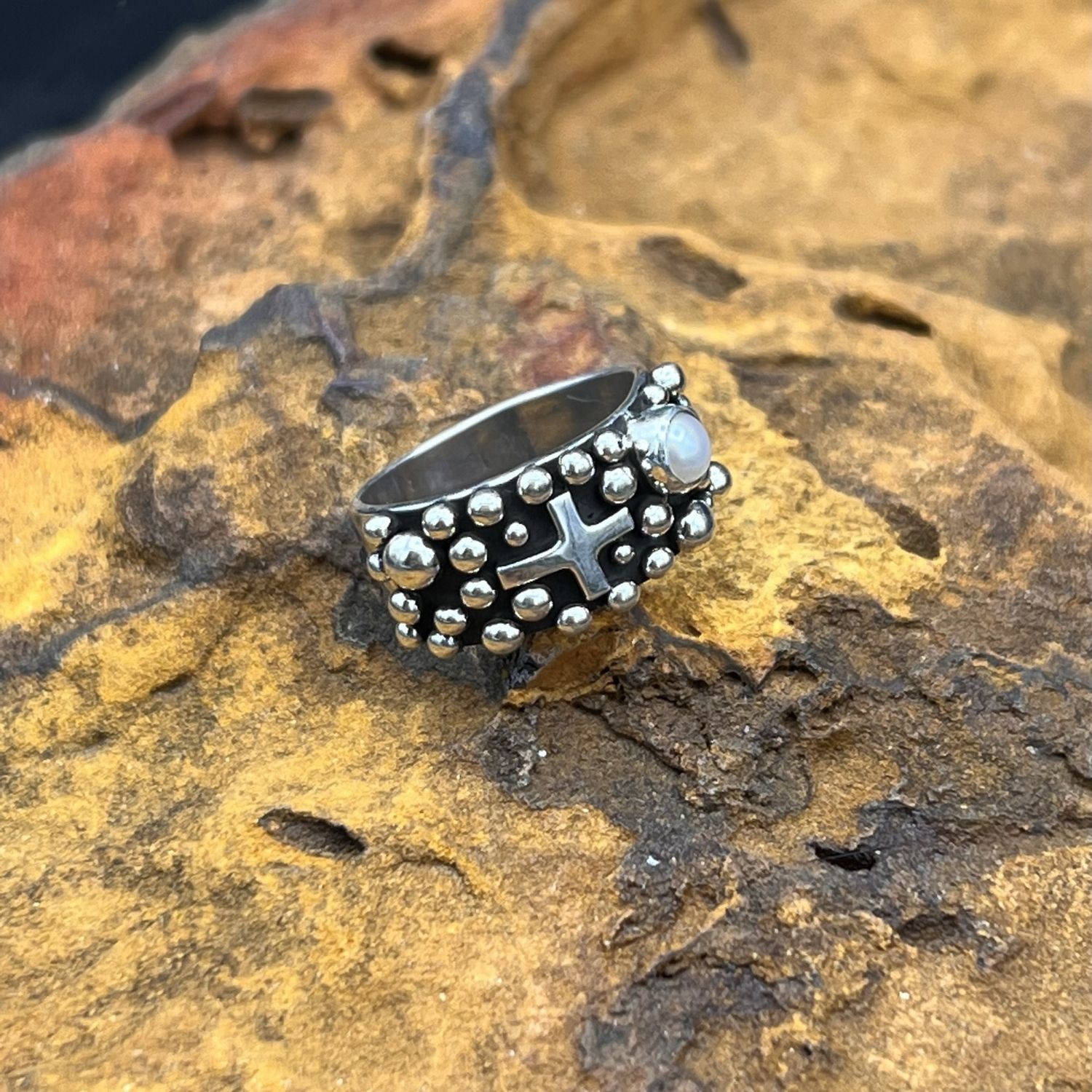 PEARL DOT CROSS RING [Size: 8]