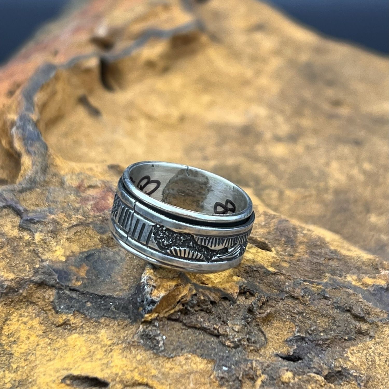 STORY TELLER SPINER RING  [Size: 8.5]
