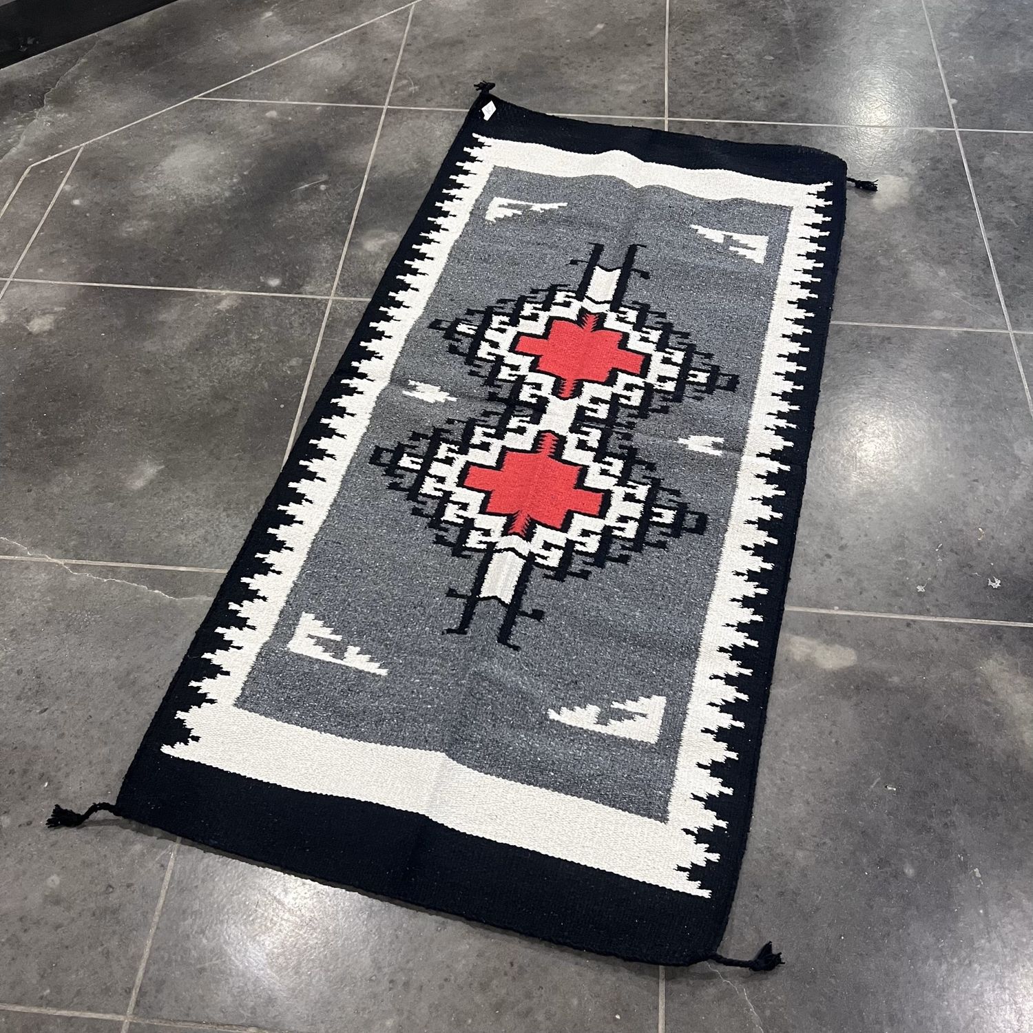 32&quot; X 64&quot; Hacienda Rug [Gray/Black/White]