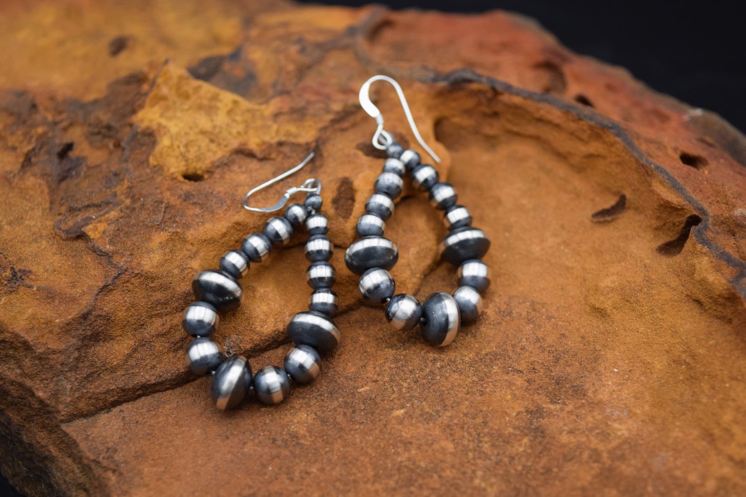 NAVAJO PEARL HOOPS