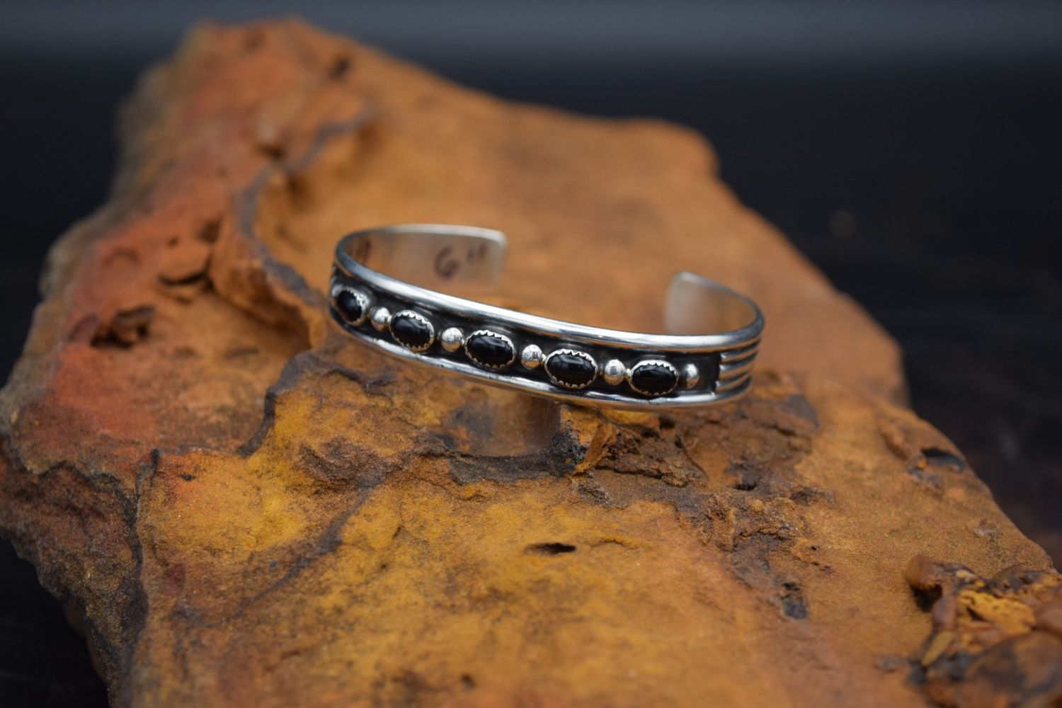ONYX FIVE STONE CUFF [6&quot;]
