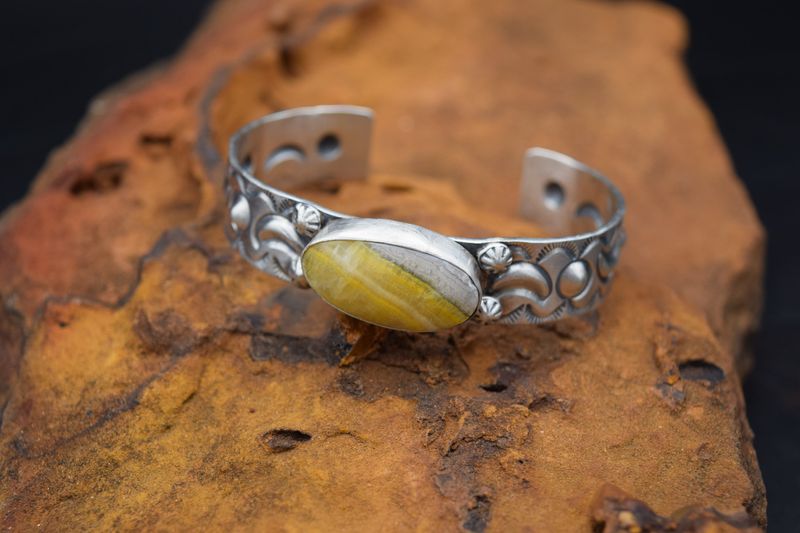 B SHORTY BUMBLEBEE JASPER CUFF (Size: 6.25)
