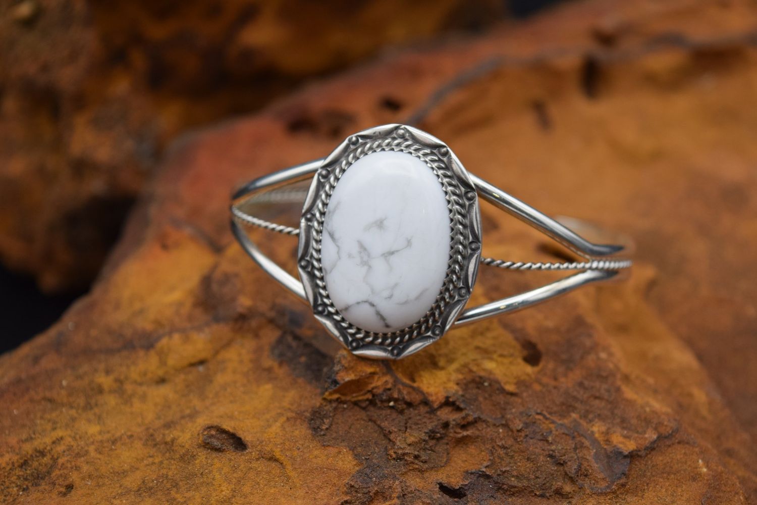 RENEE YAZZI HOWLITE CUFF (6.5&quot;)