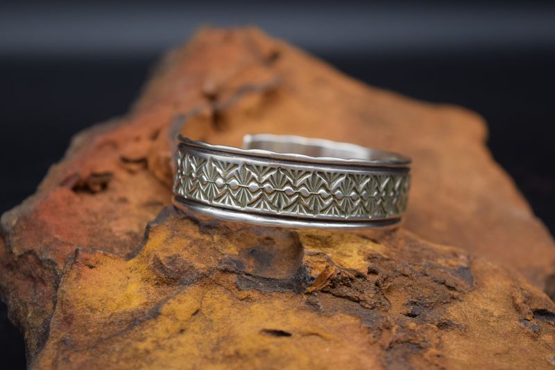 AR LONG SILVER STACKER CUFF [Size: 7]