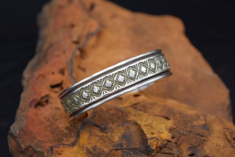 AR LONG SILVER STACKER CUFF [Size: 7]
